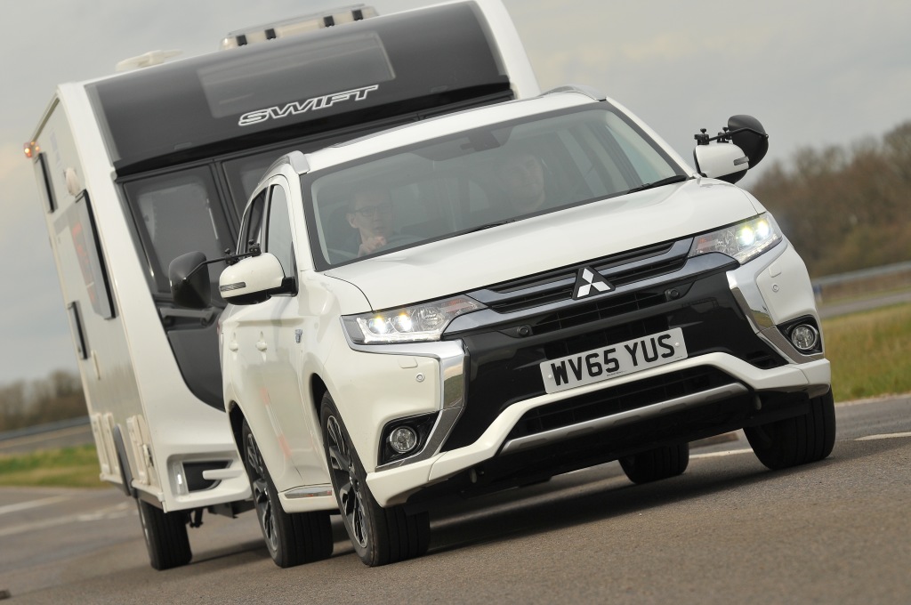 Mitsubishi Outlander Tow Car Awards